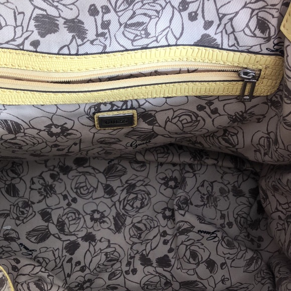 Guess medium sized handbag - Picture 3 of 5